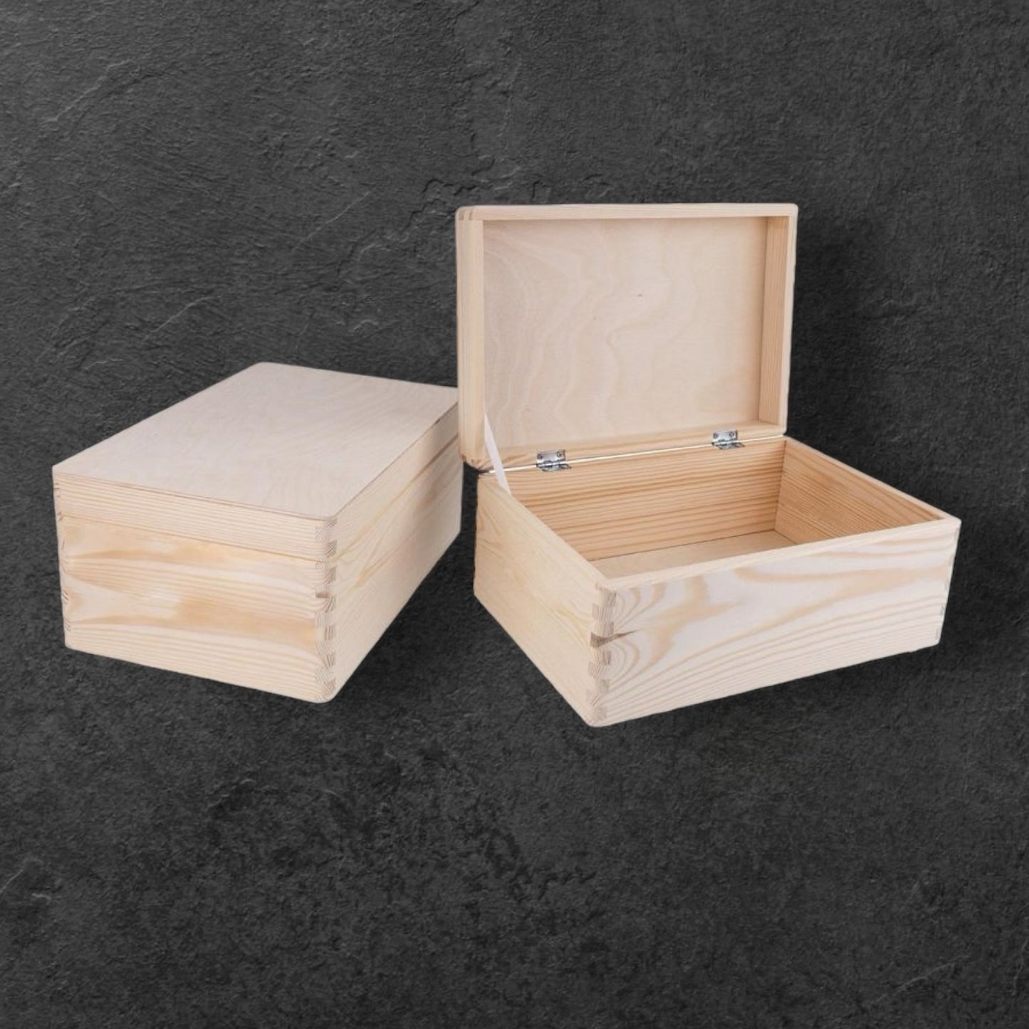 Wooden box made of spruce with a lid - 30 x 20 x 14 cm