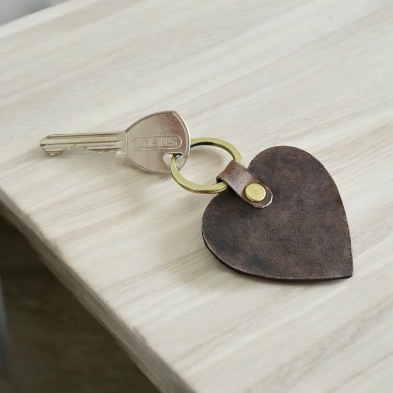 Hjärtformad nyckelring i läder