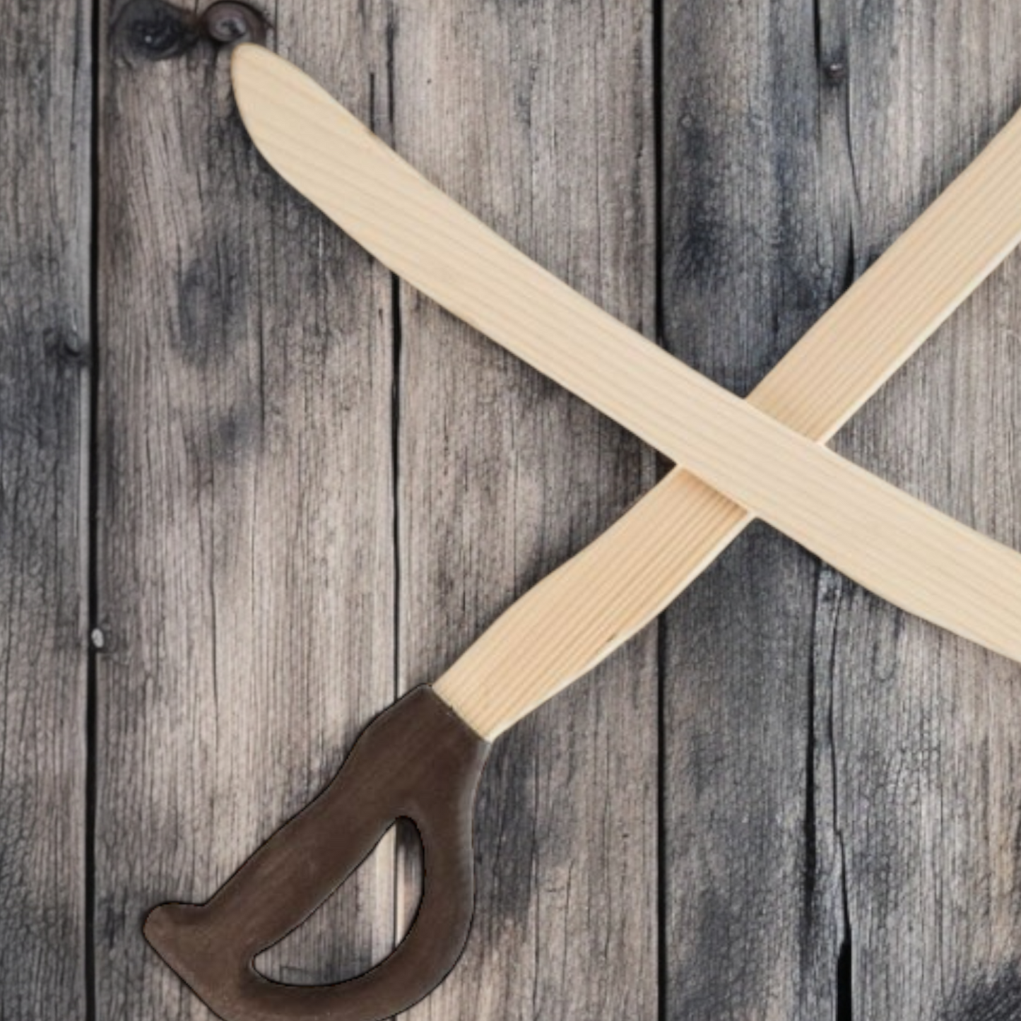 Robuster Spielzeugsäbel aus Tannenholz für Kinder – 56 cm