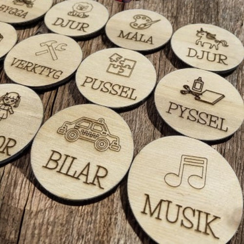 Wooden boards for the children's room with text for optimal storage 60mm