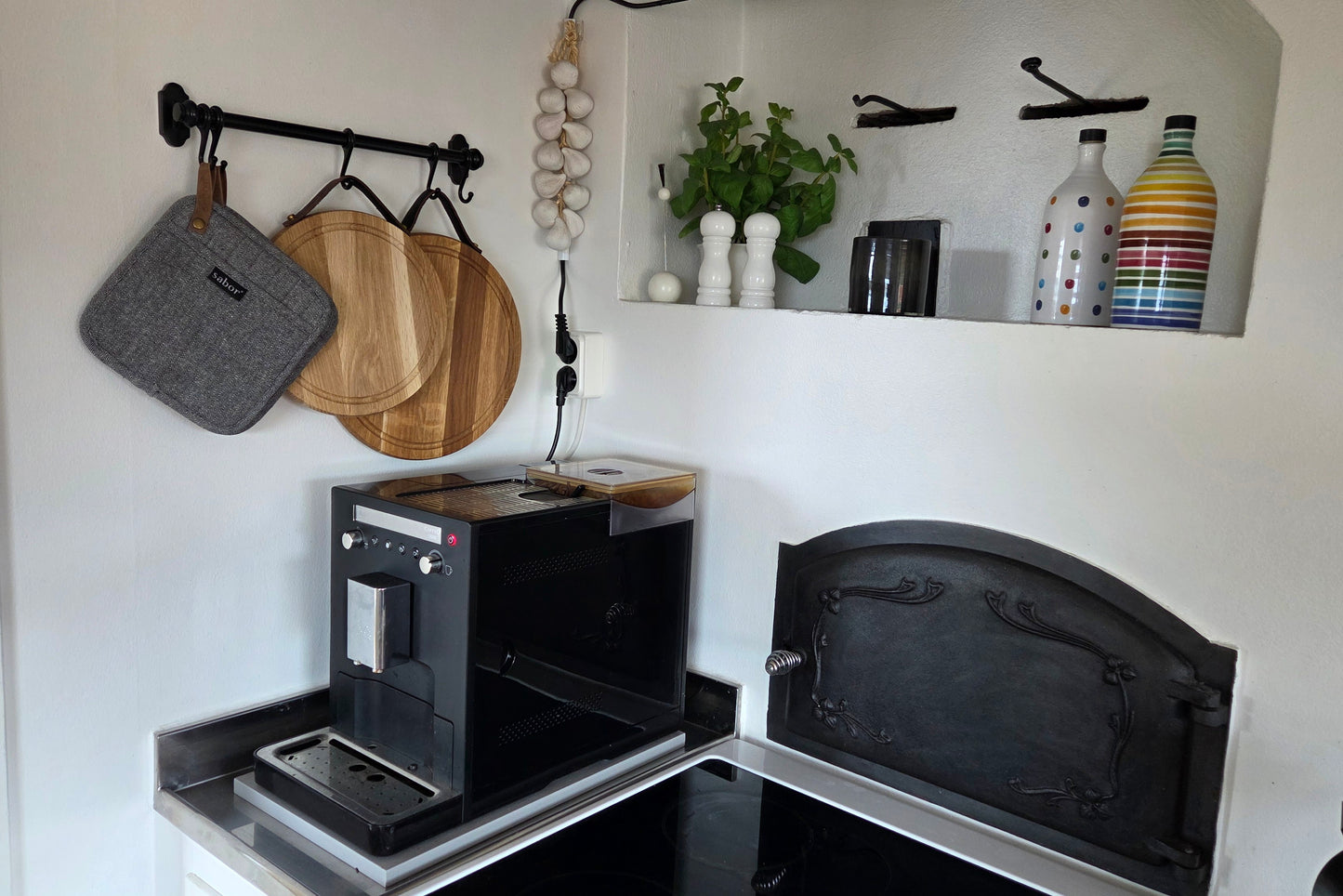 Rund skärbräda i oljad ek med läderhandtag