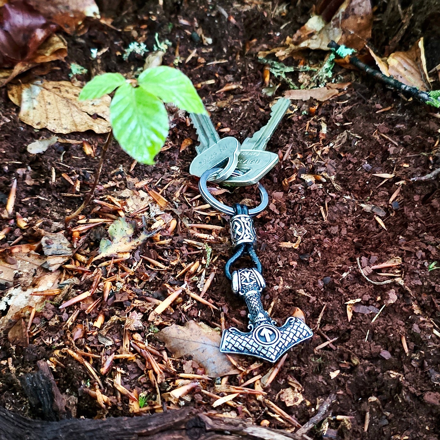 Nyckelring "Mjölner Valknut" – Silver Edition