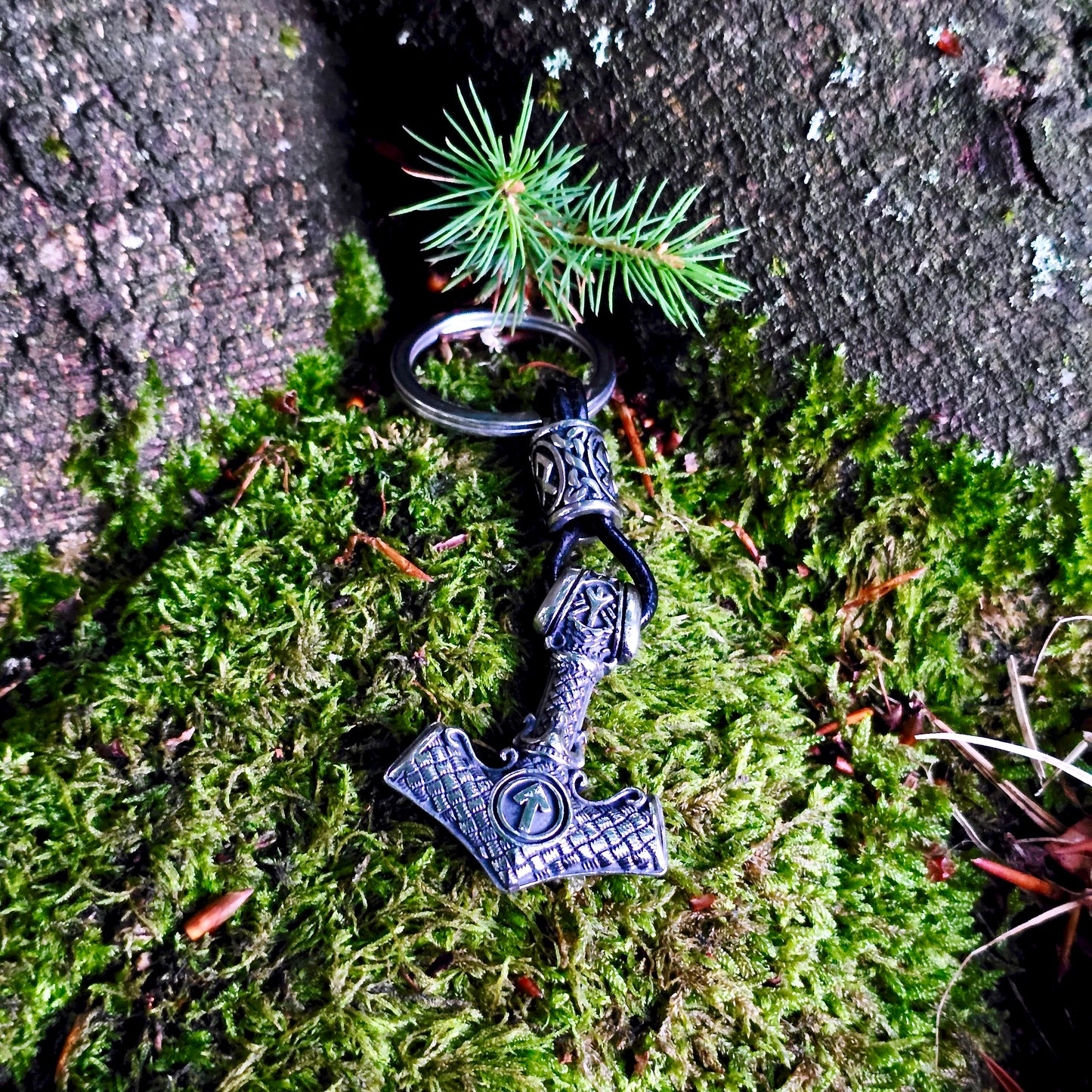 Nyckelring "Mjölner Valknut" – Silver Edition