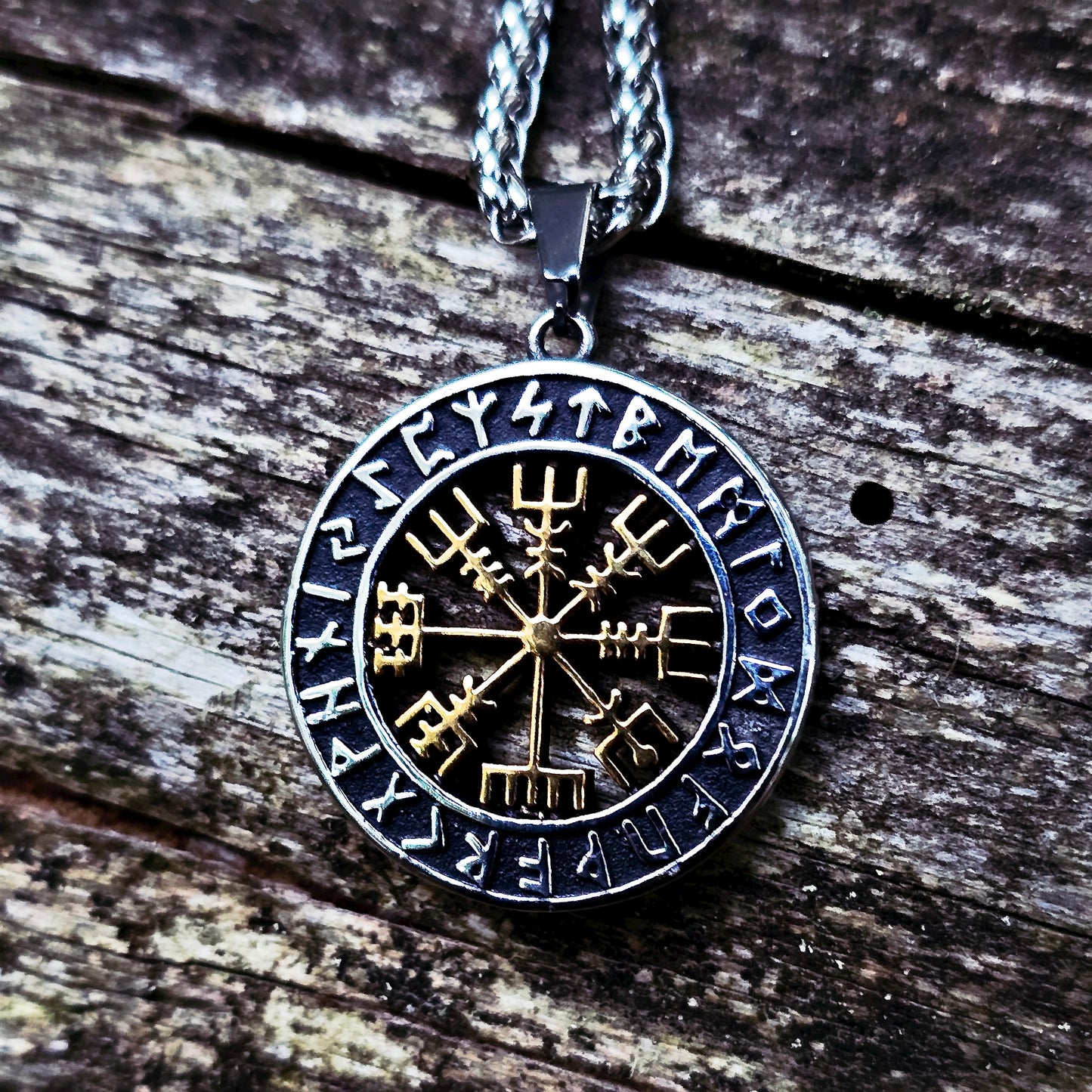 Vikingahalsband "Runkompass Vegvisir" (2025)