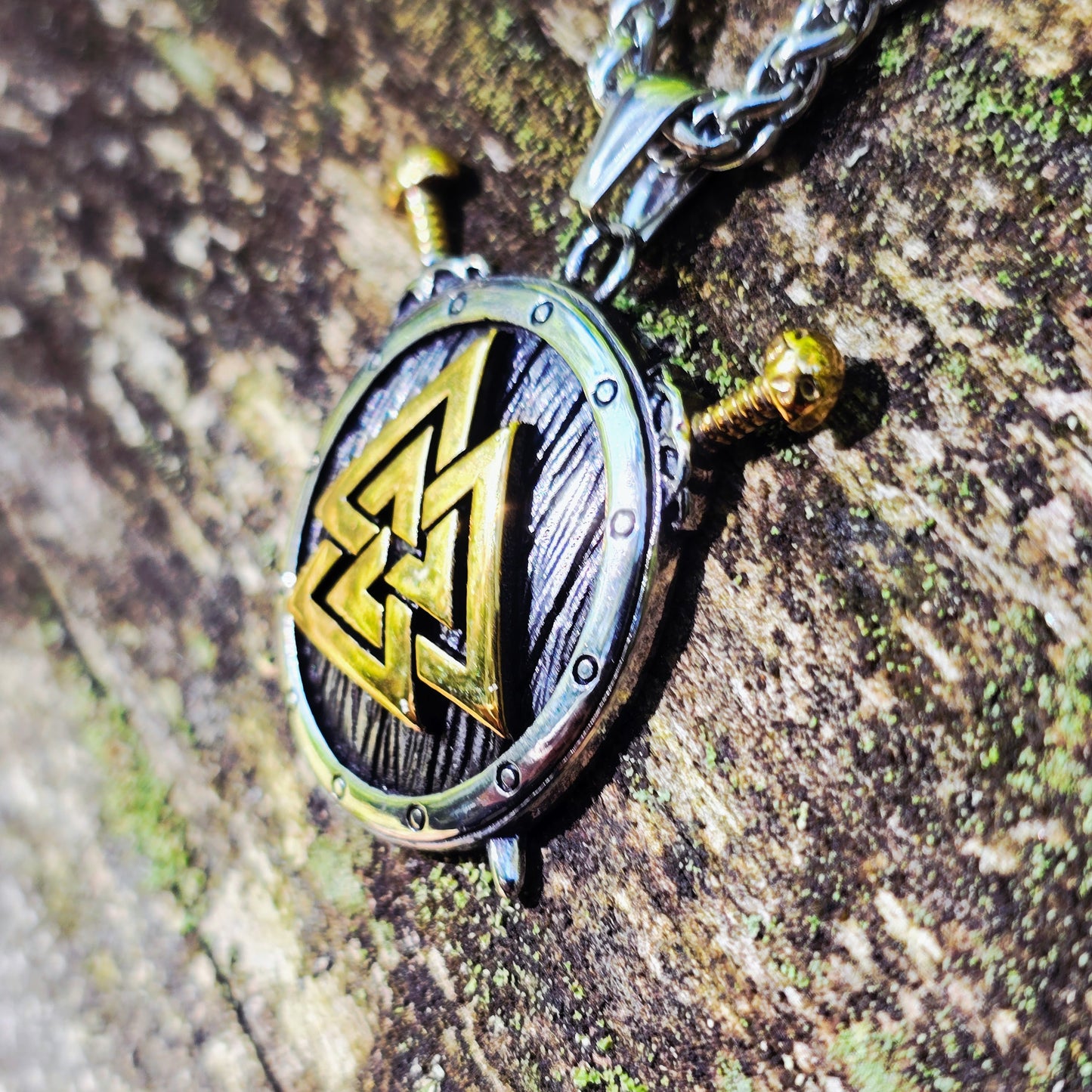 Halskette „Valknut Shield“ (Zweifarbig)