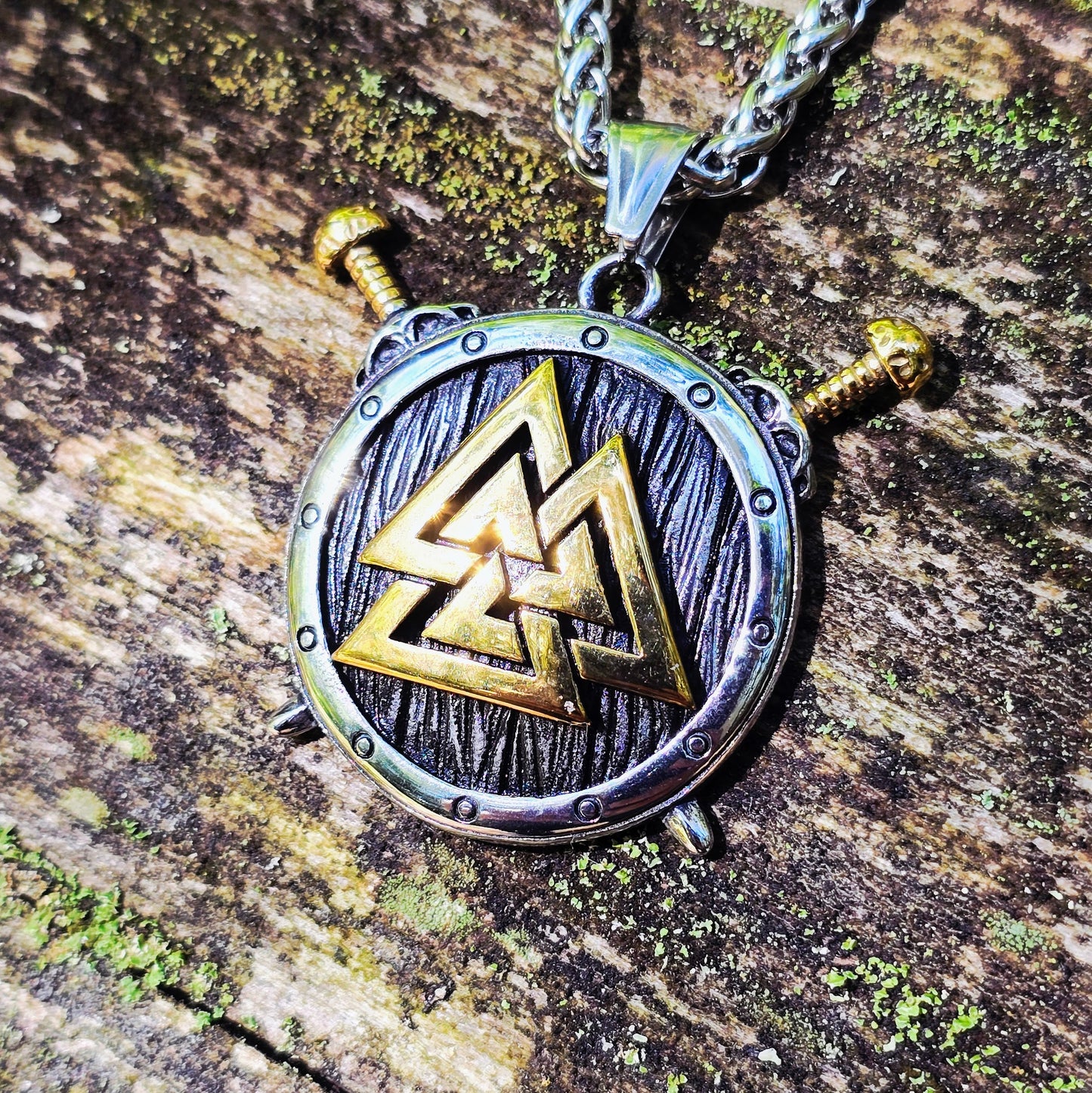 Halskette „Valknut Shield“ (Zweifarbig)
