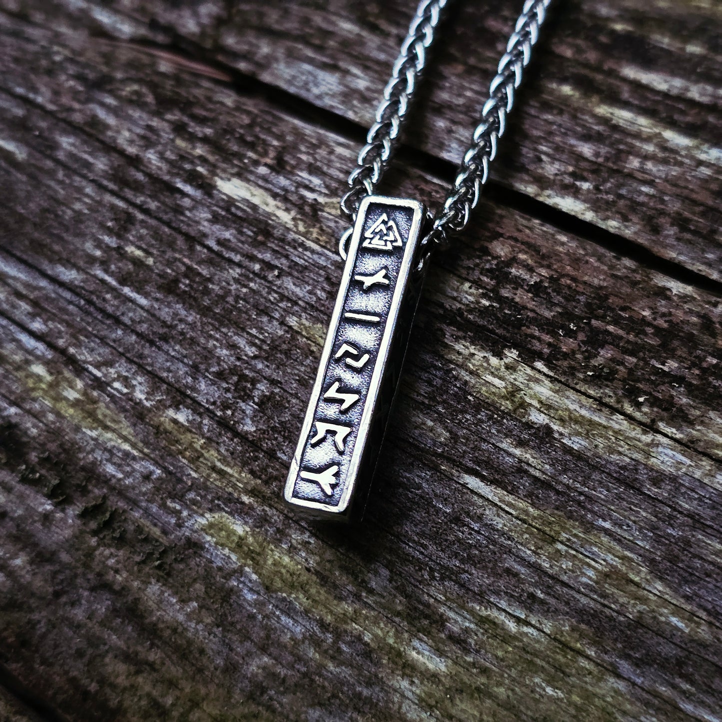 Vikingahalsband "Nordic Runes Bar" Silver
