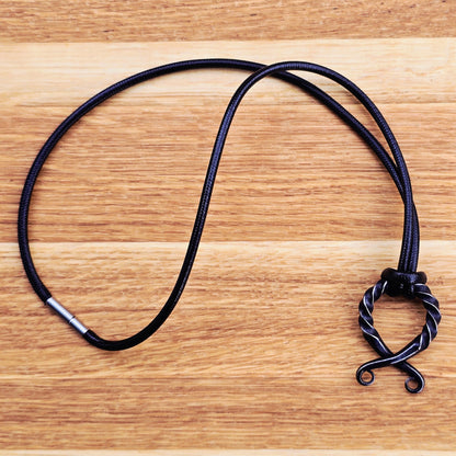 Nordisches magisches Kreuzamulett