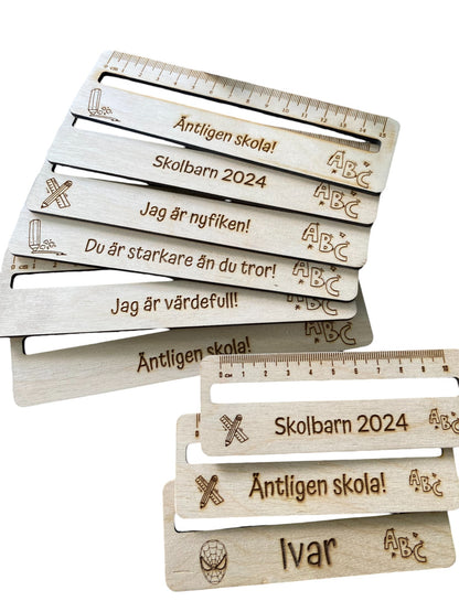 Reading aid for all ages with/without ruler function and a cutout