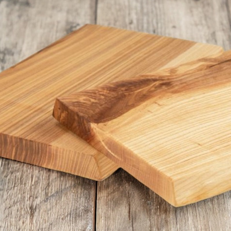 Skärbräda med Trädkant i Kärnaska - 32x18-20cm x 22mm