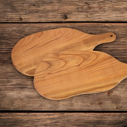 Skärbräda i naturform med handtag av körsbärsträ, oljad, 43 x 20 x 2cm