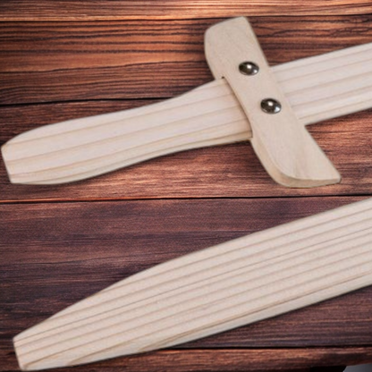 Spelsvärd i granträ - för fantasifulla äventyr - Svärd 33 cm