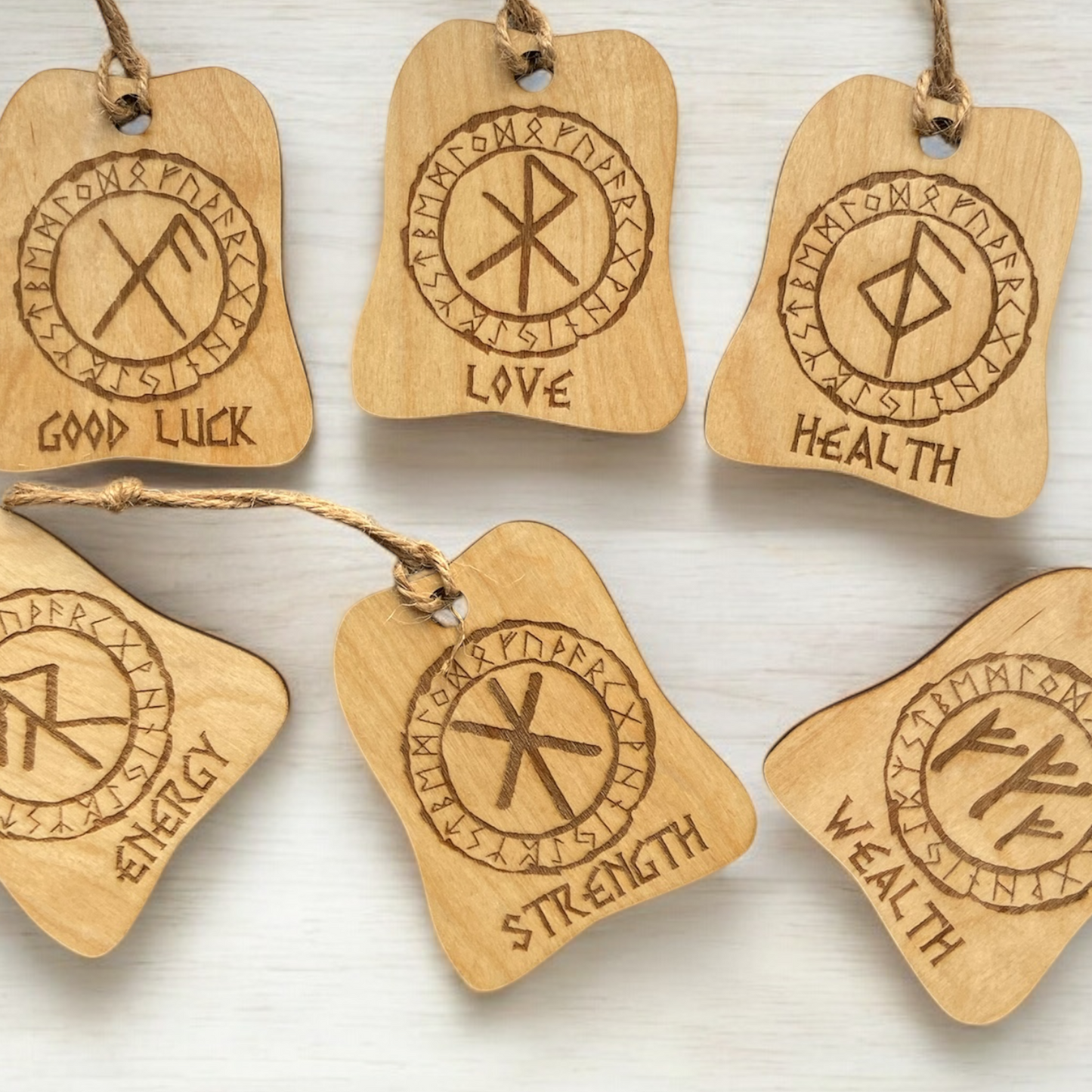 Nordiska Runeamulett – Skydd och styrka i ett elegant design 🌿✨