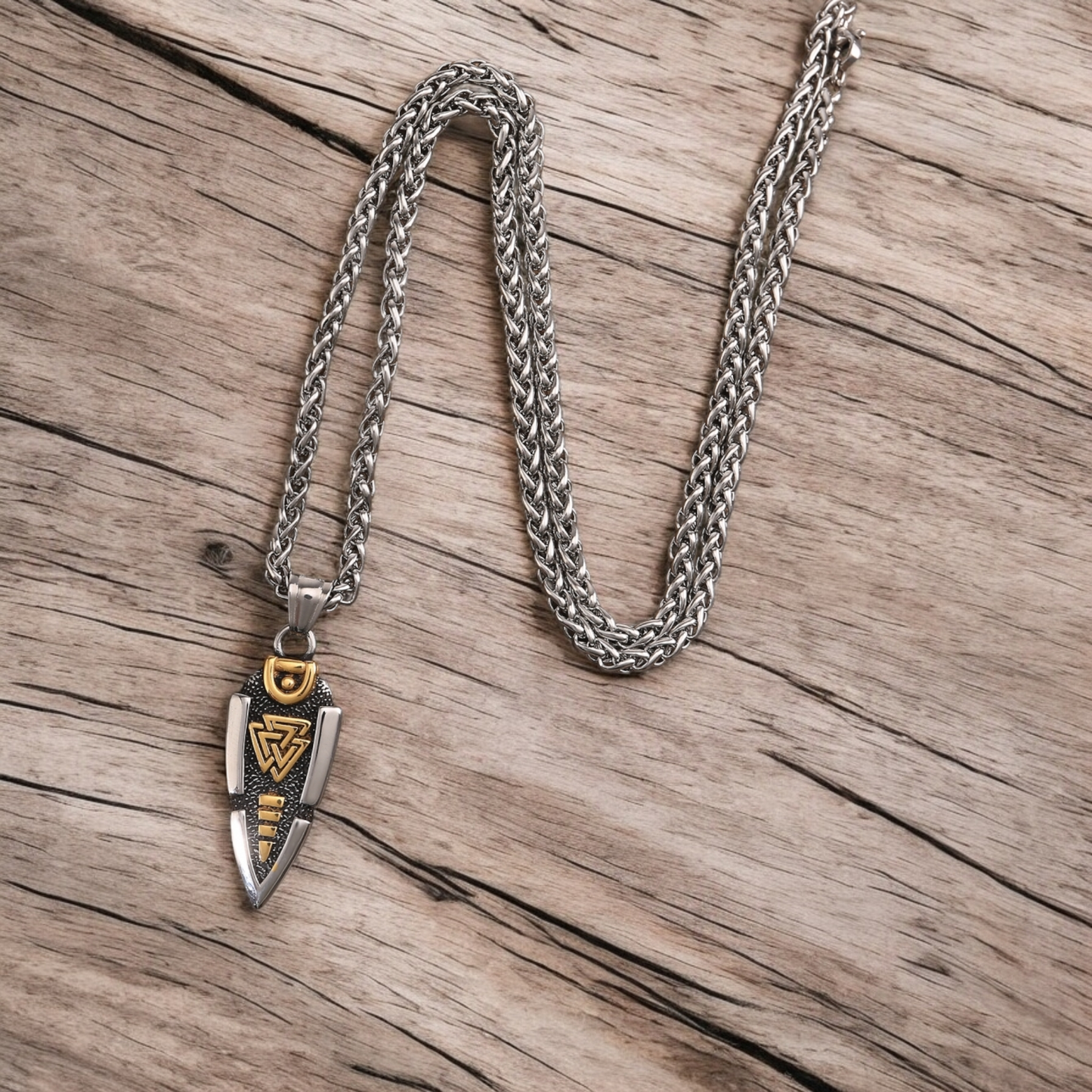 Vikingahalsband "Valknut-arrowhead"