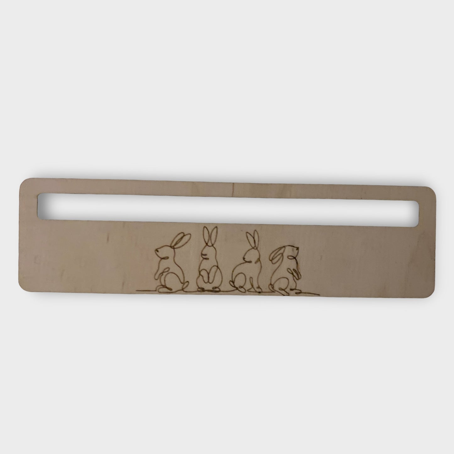 Reading aid for all ages with/without ruler function and a cutout